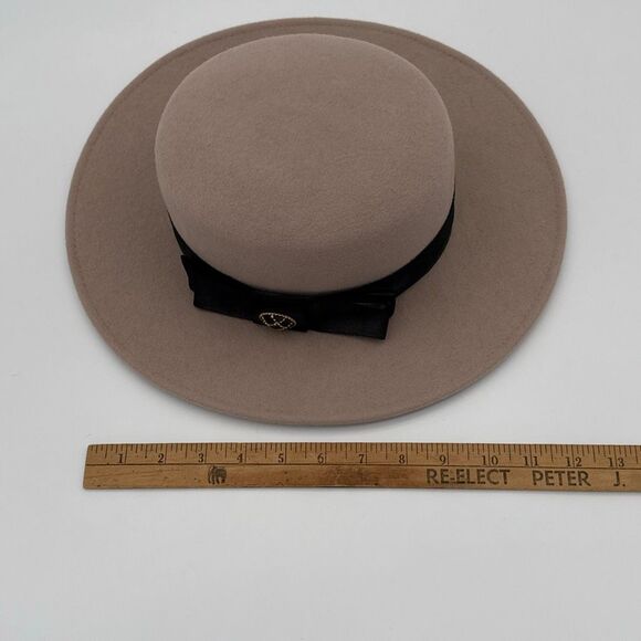 Vintage 1960s Women’s Wool Boater Hat Beige Flat Crown Made in USA - Picture 6 of 7